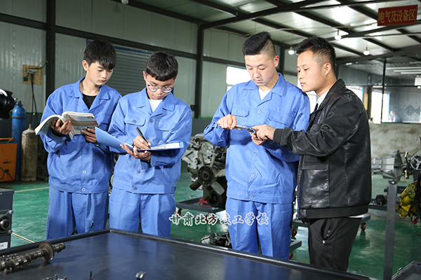 职高学校有那些专业？新能源汽车专业怎么样？